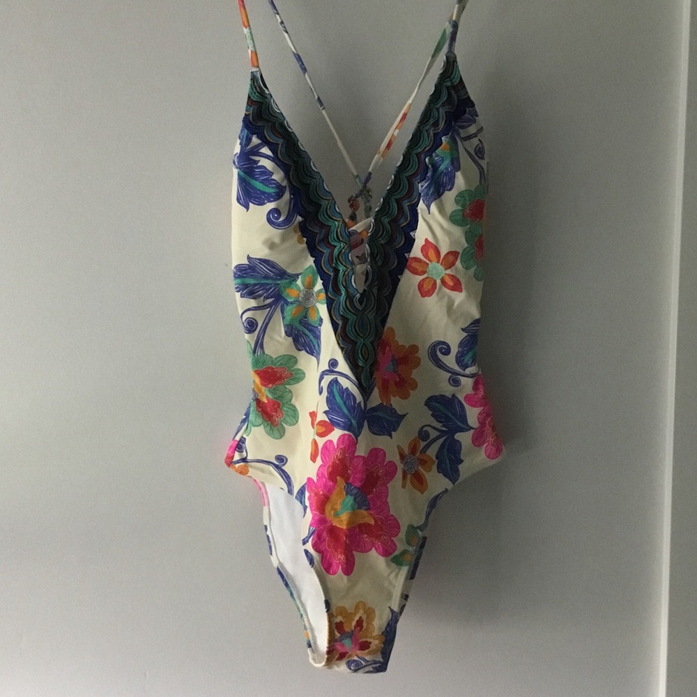 Cupshe Cream One-Piece Swimsuit with Multicolor Floral Print
